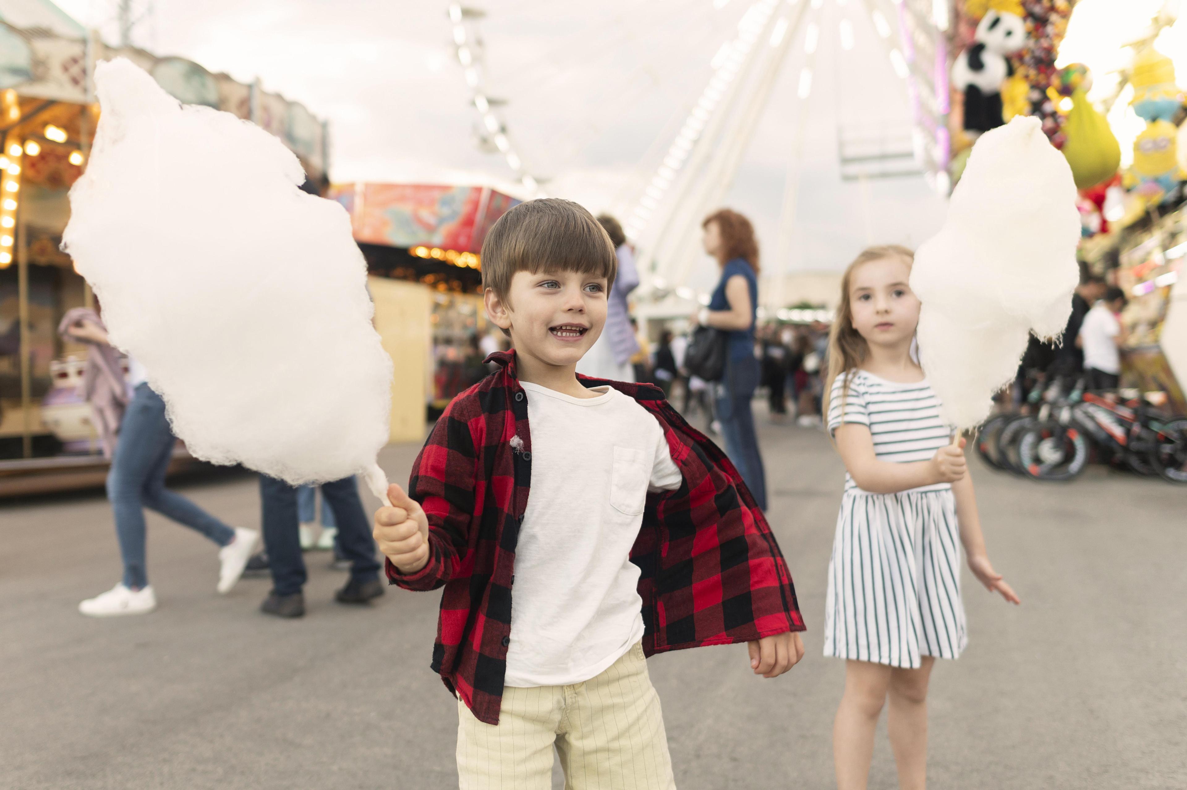 kids enjoying cotton candy