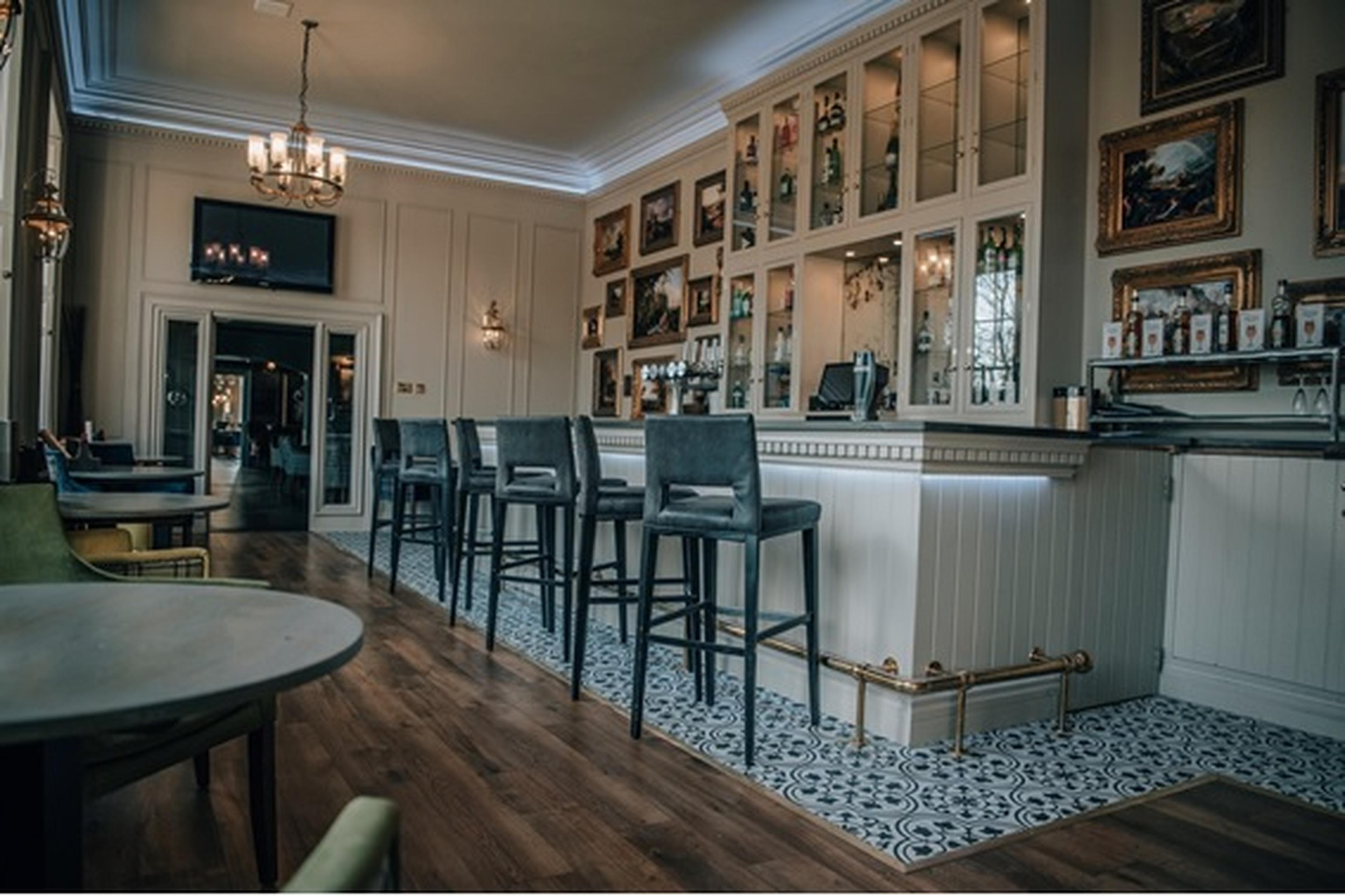 bar
