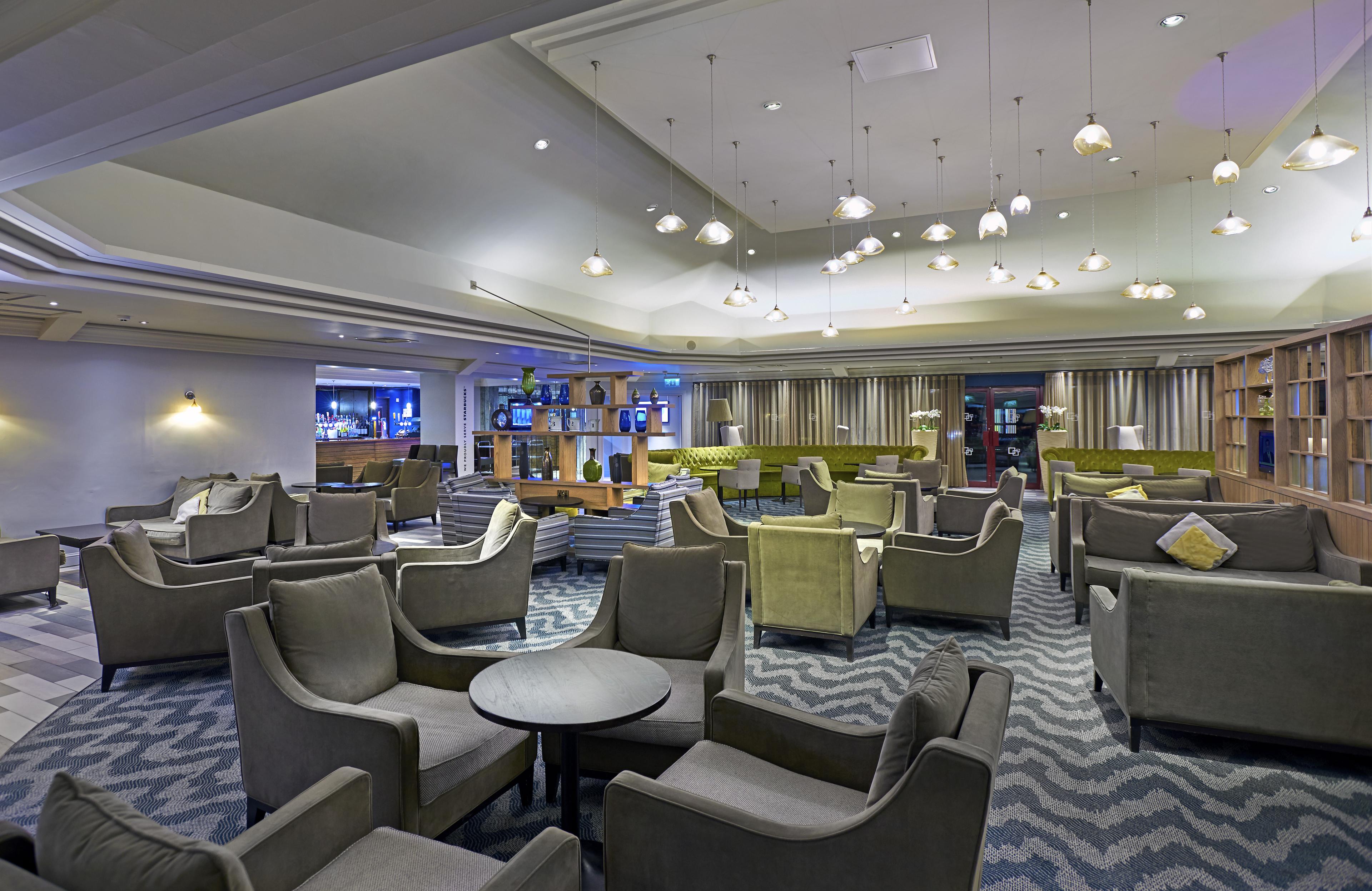 DoubleTree_by_Hilton_Bristol_-_Lounge_Bar_-_-_(03)[1]