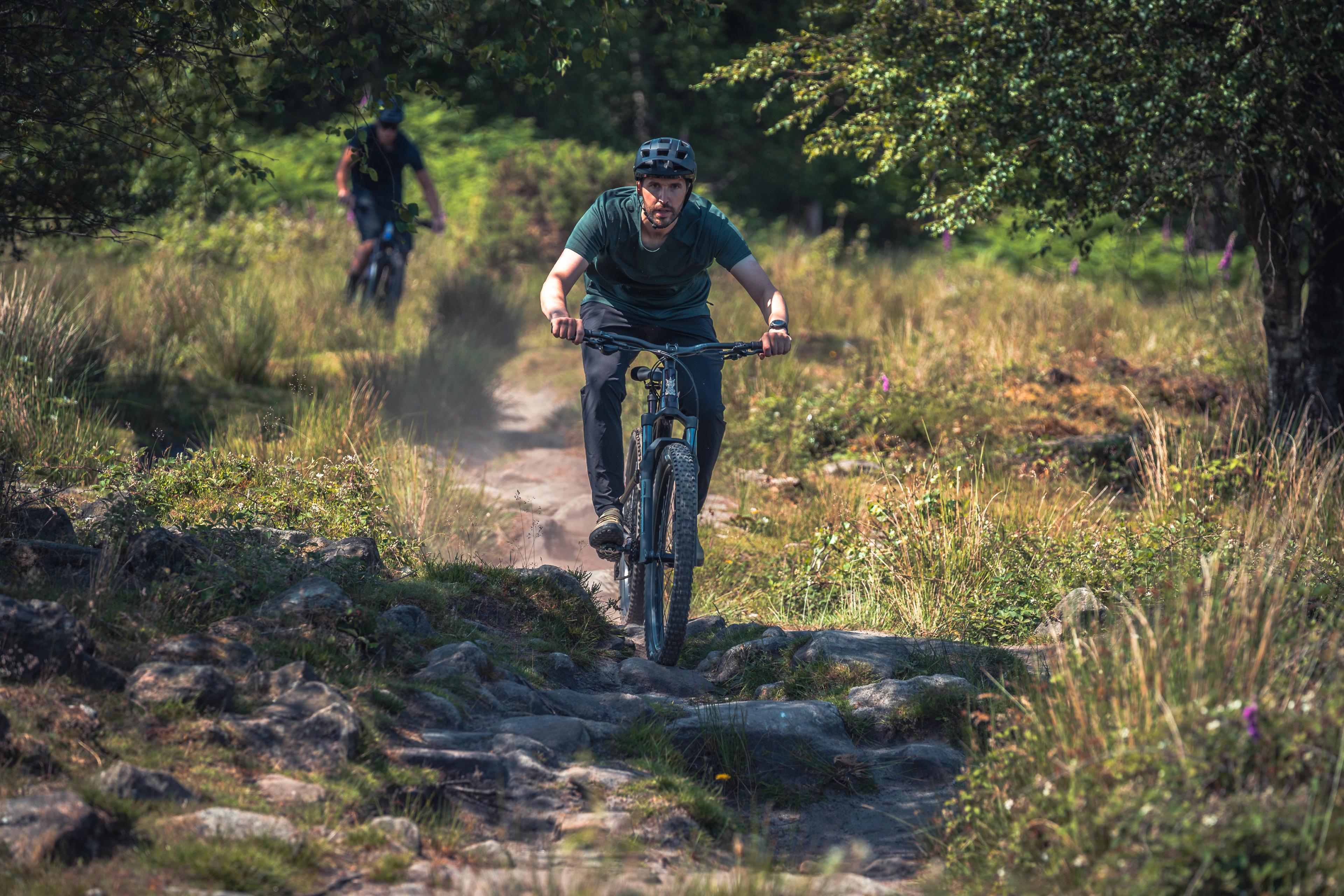 Voodoo Canzo 273291 _ 352099 photoshoot - Male cycling in forest
