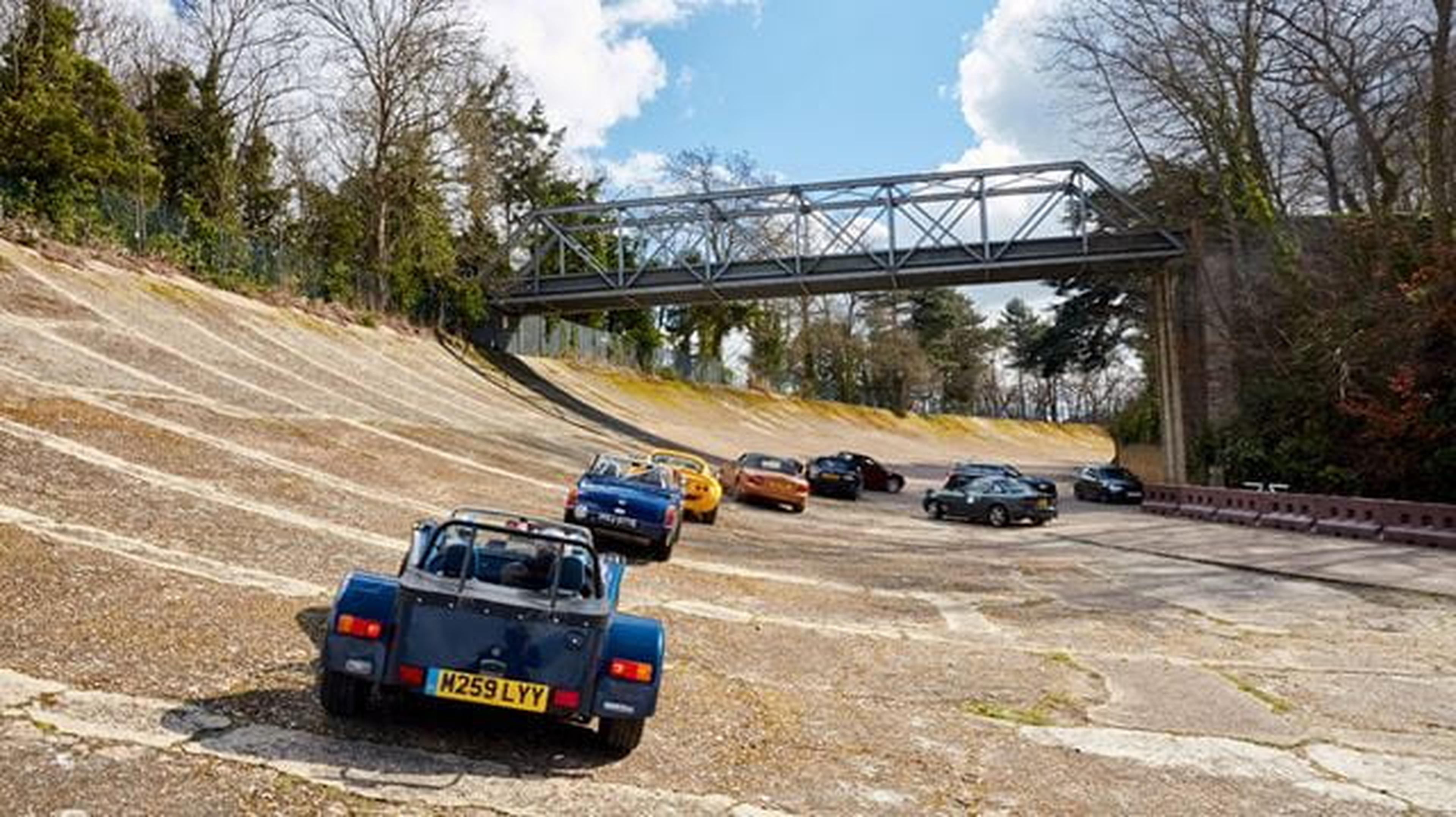 Brooklands-autosolo-event-track-line-up (1)