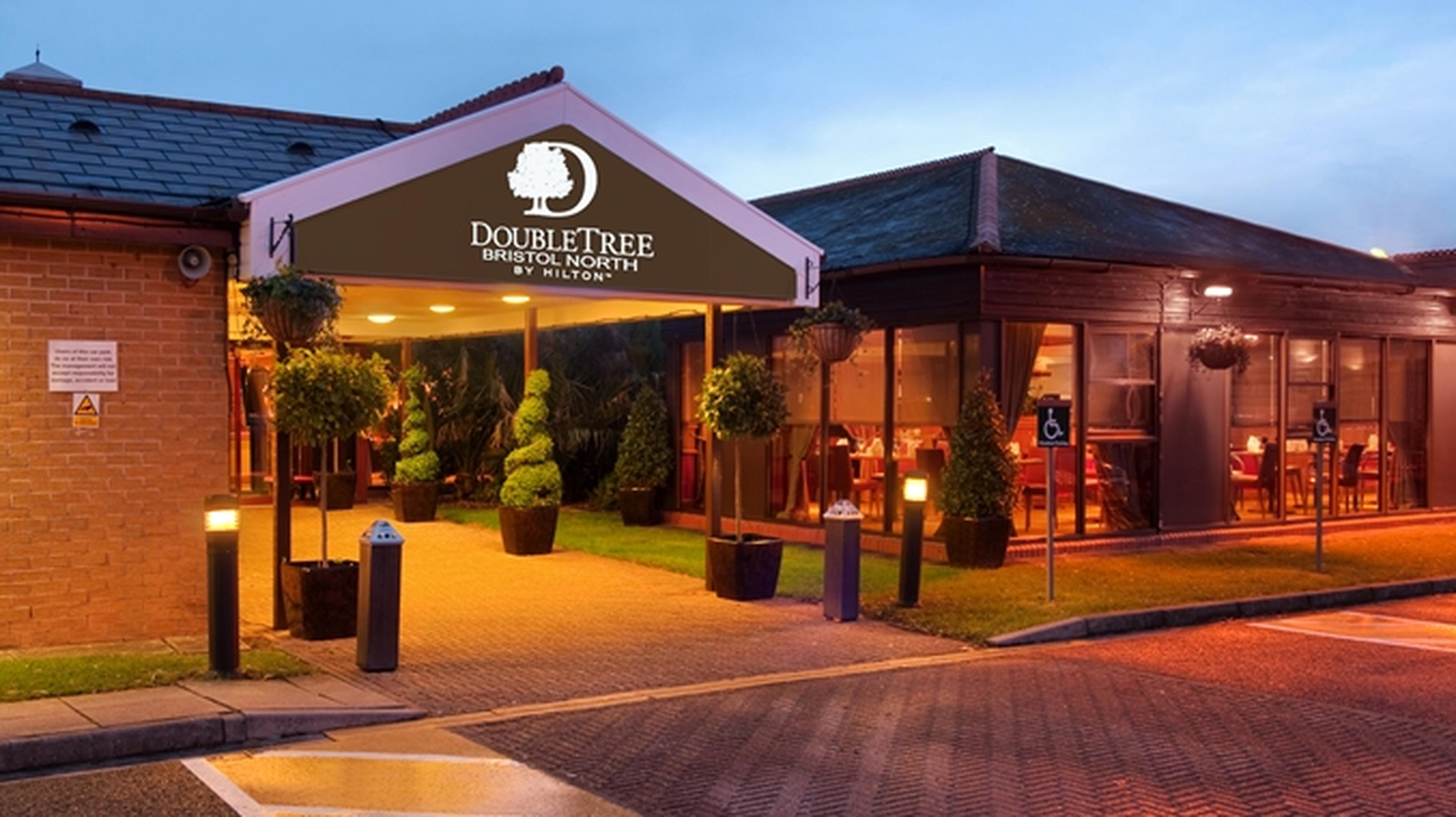 DoubleTree_by_Hilton_Bristol_-_Exterior_-_-_(01)[1]