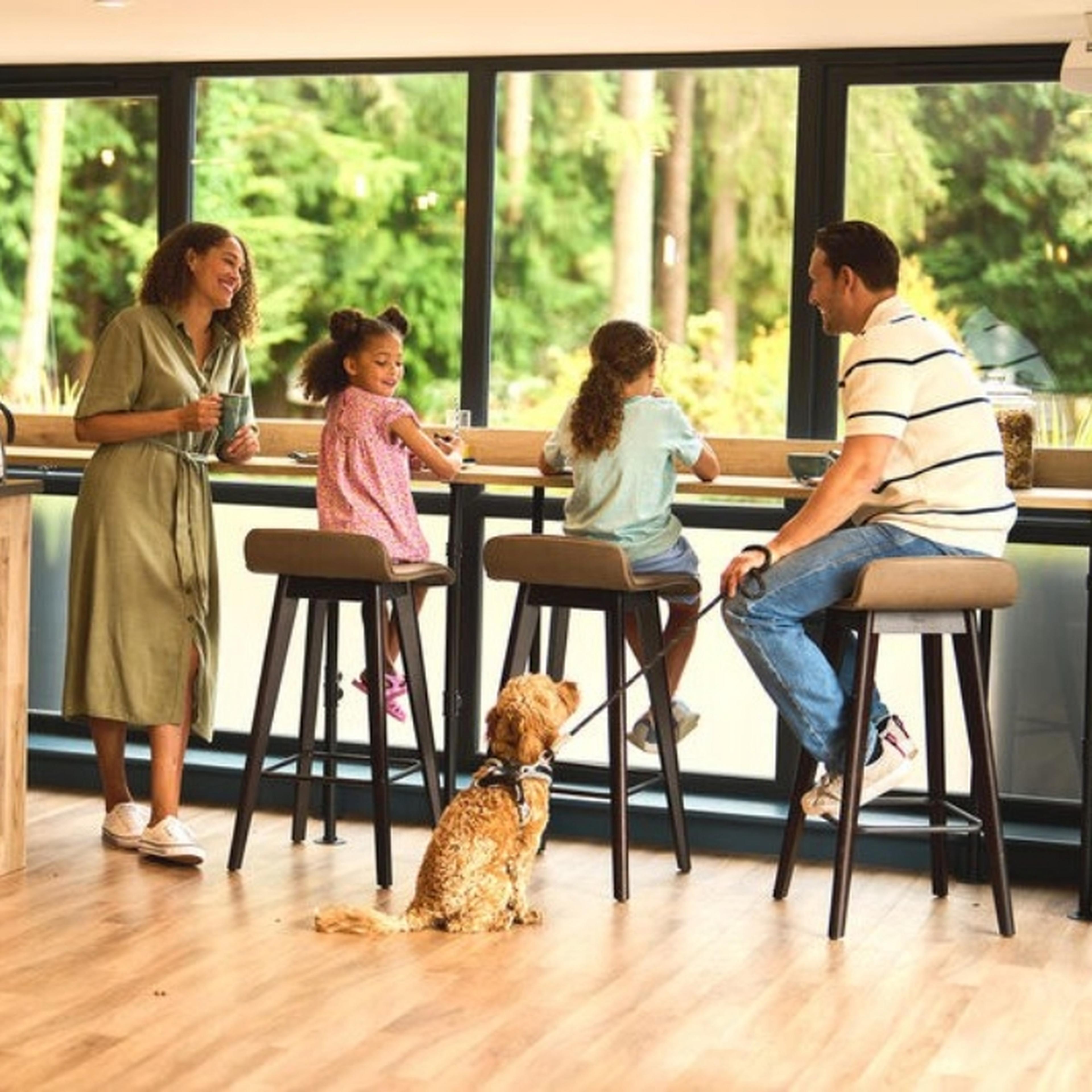 Family enjoying a coffee at Whitemead Forest Park