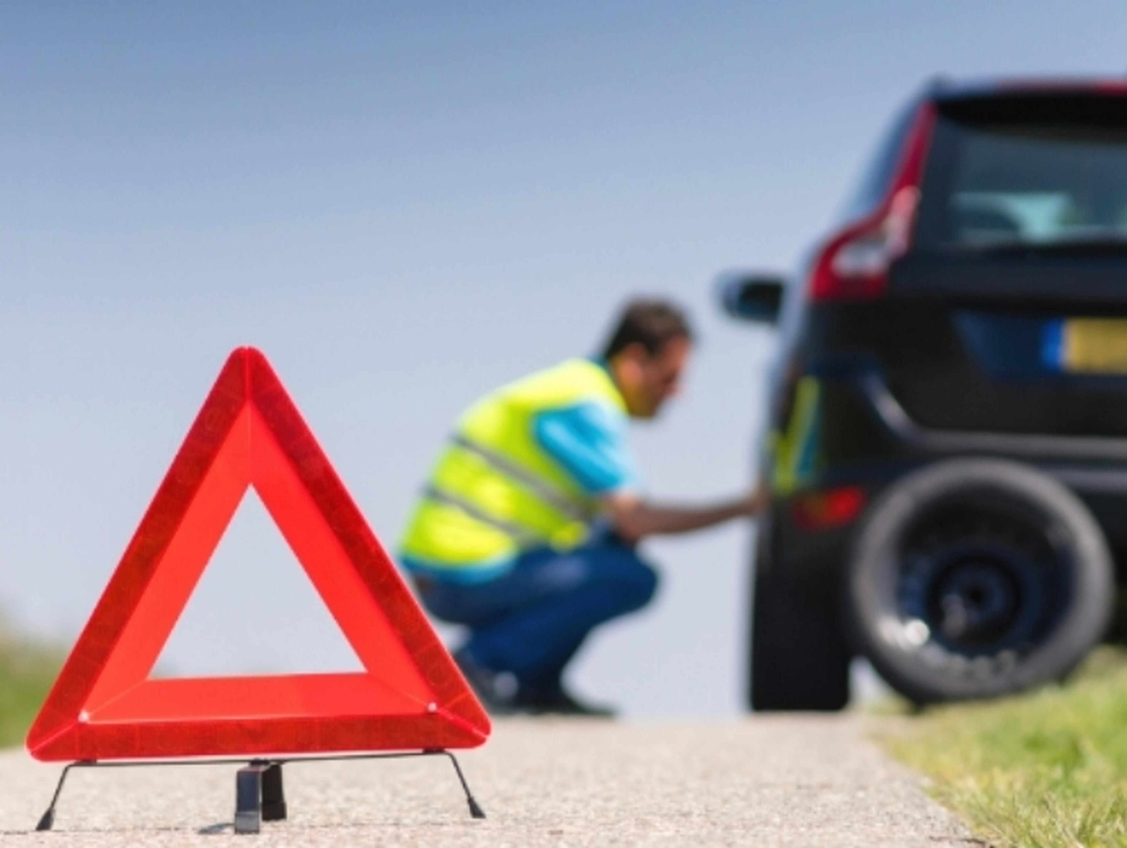 Man replacing a car tyre