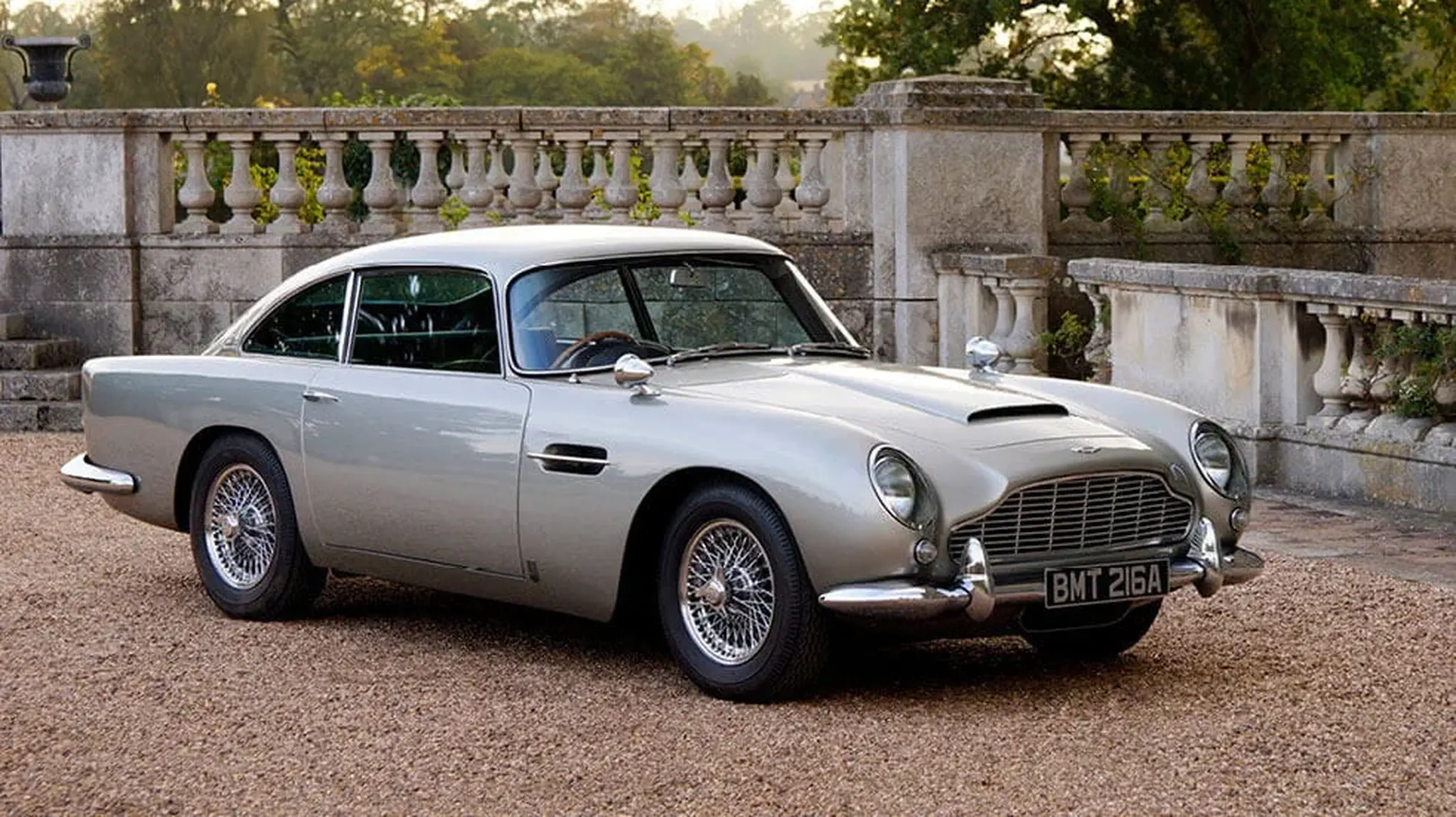 Iconic_cars2_James_Bond_Goldfinger_Aston_Martin_DB5