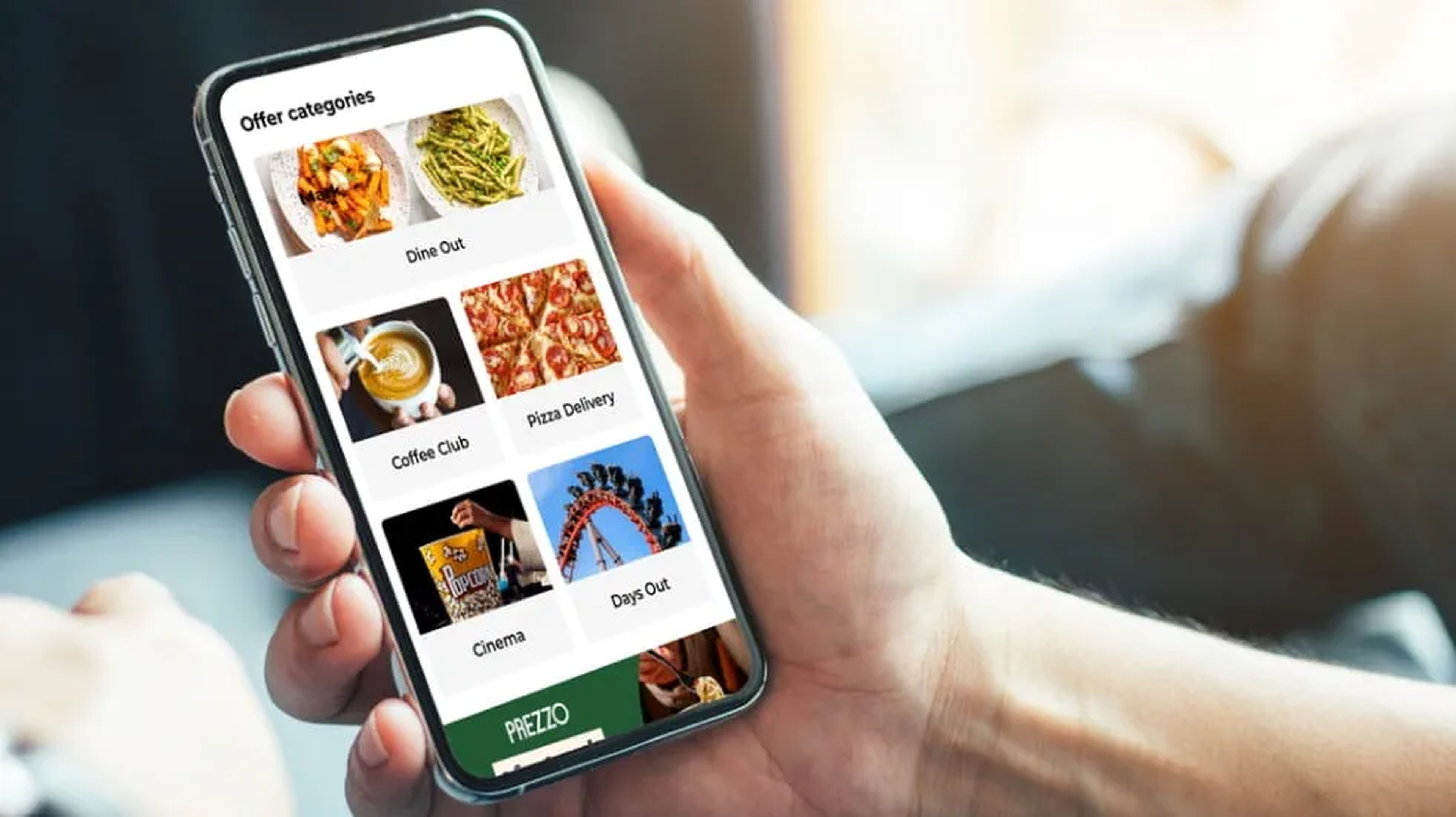 Person holding a tastecard app