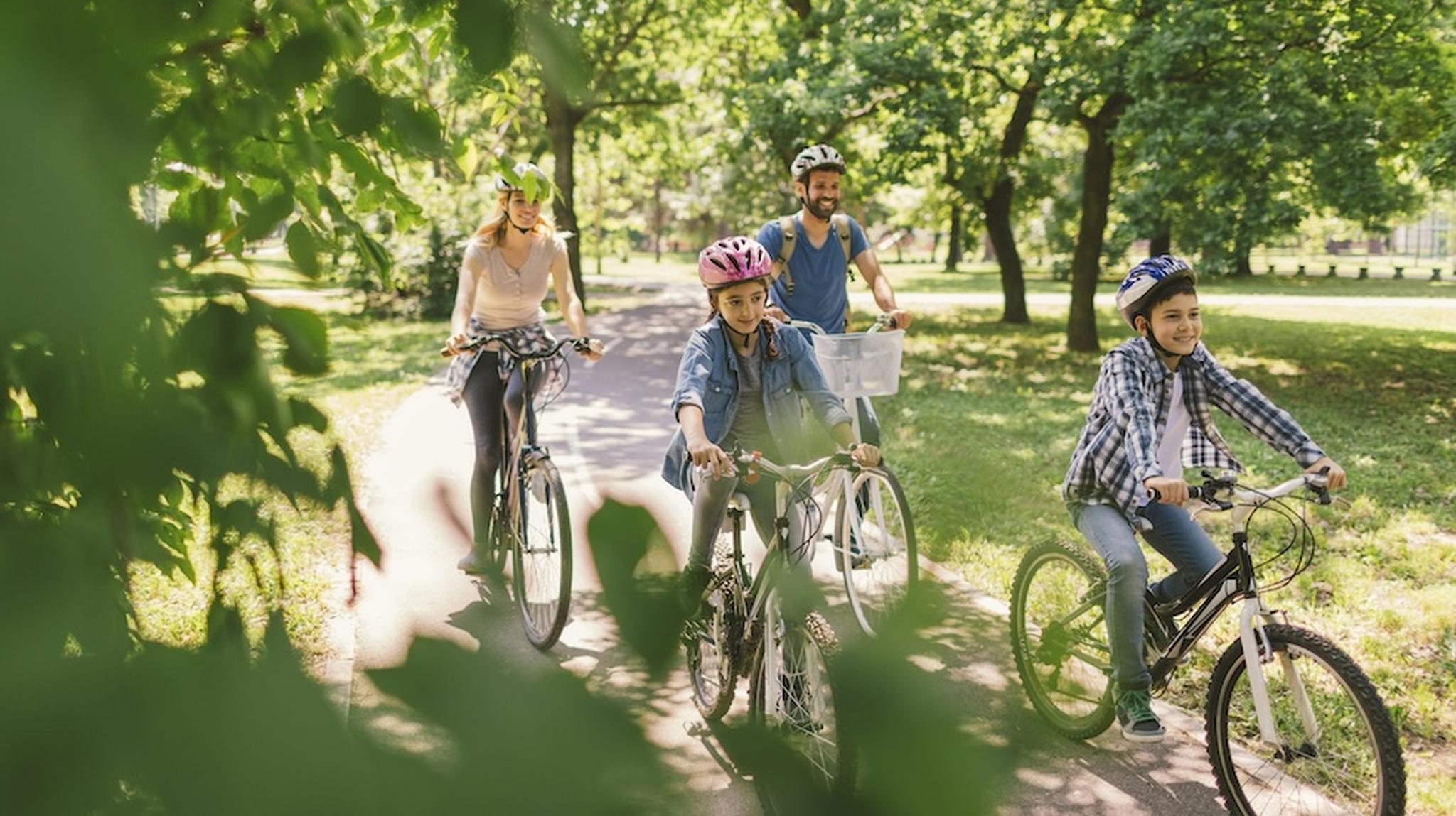 Family of 4 cycling
