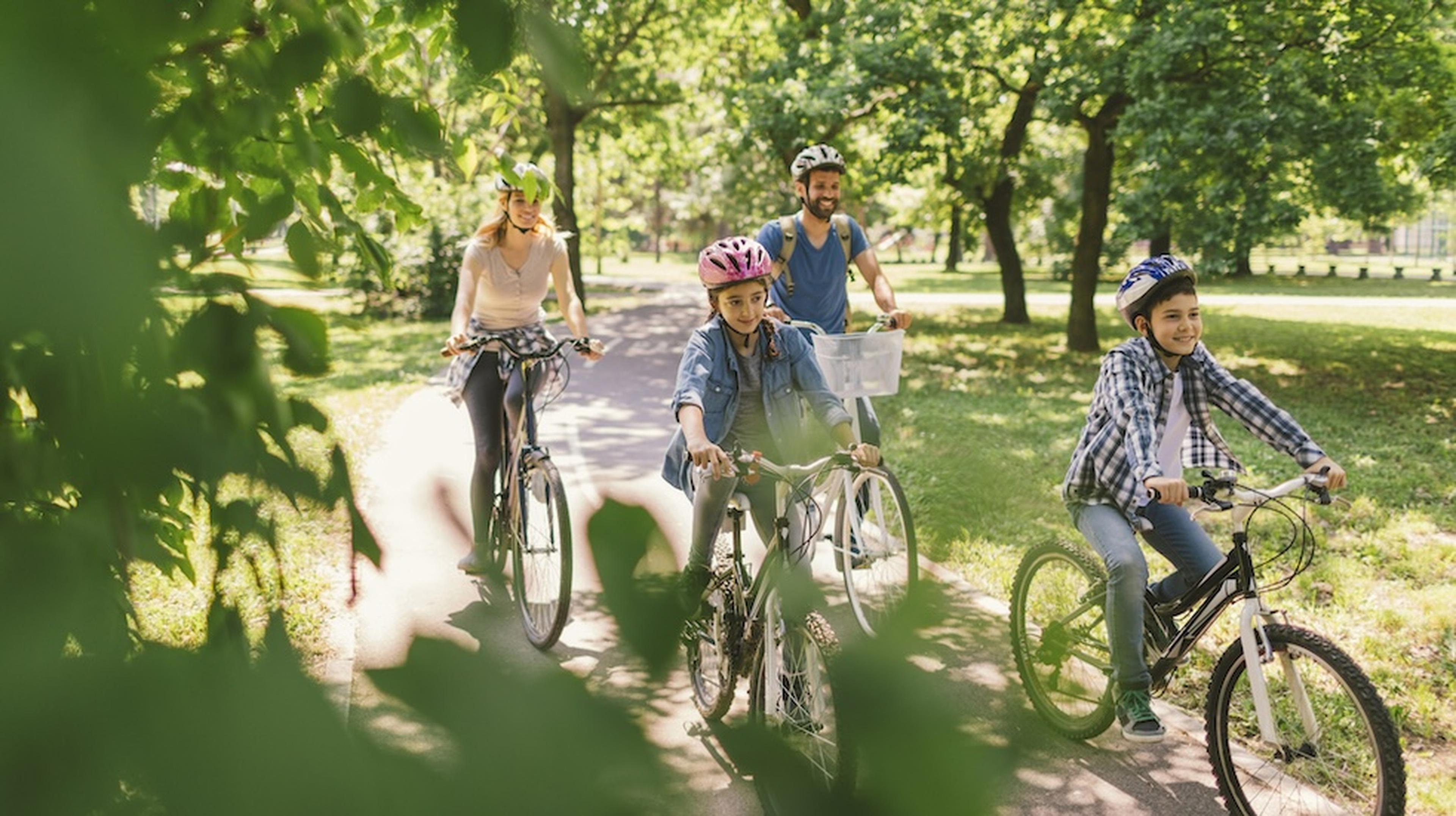 Family of 4 cycling