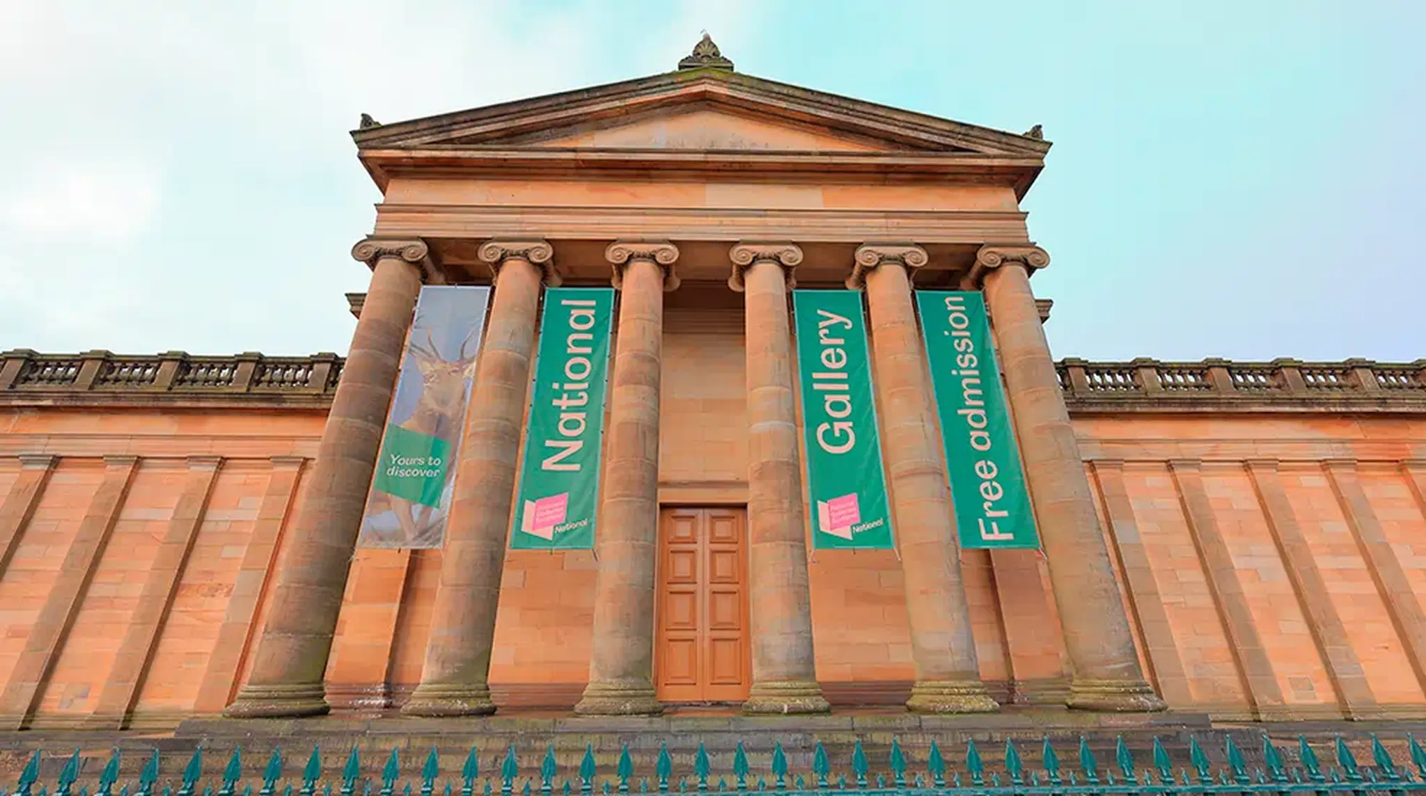 Front view of National Gallery