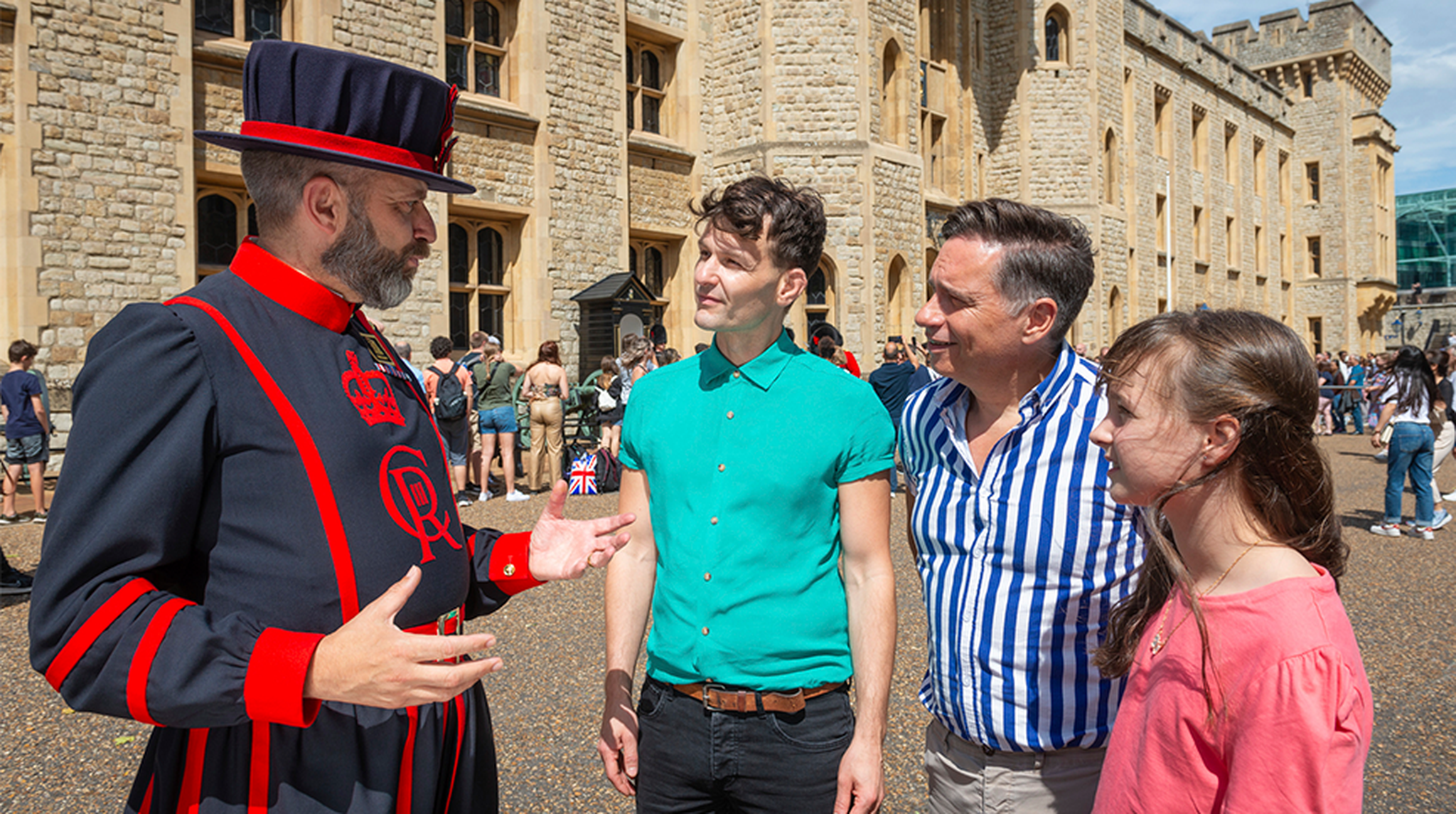 Tourists speaking to guard at Tower of London