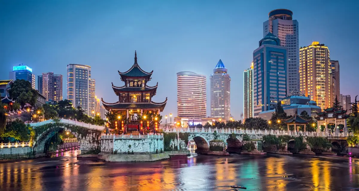 Čína začala vymírat. Nás to může naučit, jak se vypořádat s důchody