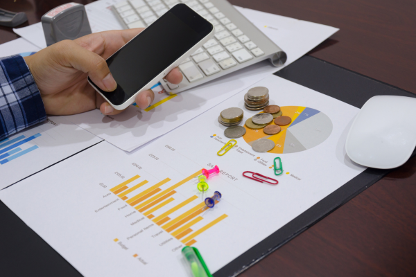 Nejvíce dluhopisů vydávají firmy z finančního sektoru. Nejméně ty vzdělávací