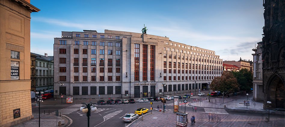 Ceny dluhopisů prý padají kvůli slabé koruně. Je to pravda?