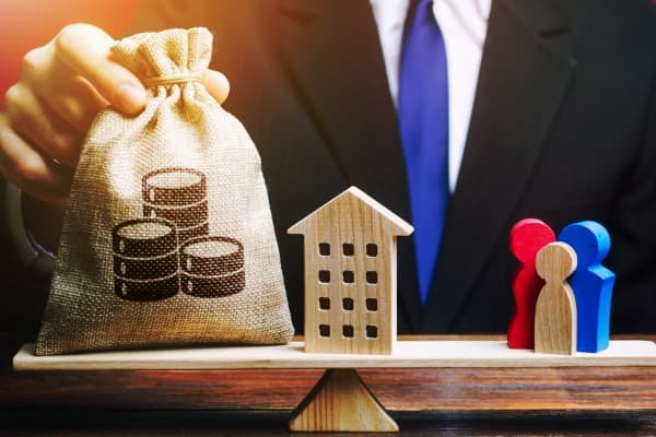 Politici nechtějí slyšet, že musíme omezit dotace a vrátit se k privatizacím