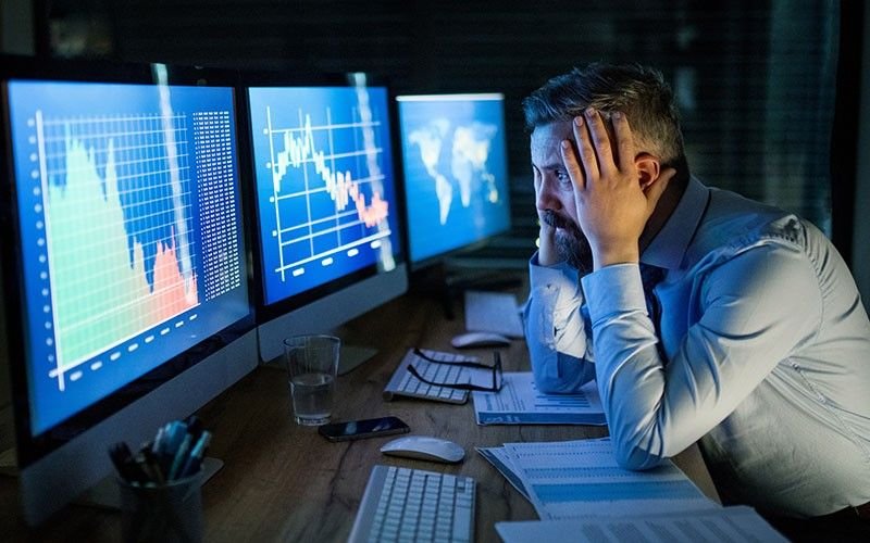 Francouzské trhy se hroutí. Bojí se, že se ve Francii odehraje něco jako Brexit a nastane dluhová krize.