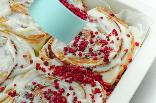 Skořicové rolky s bílou polevou