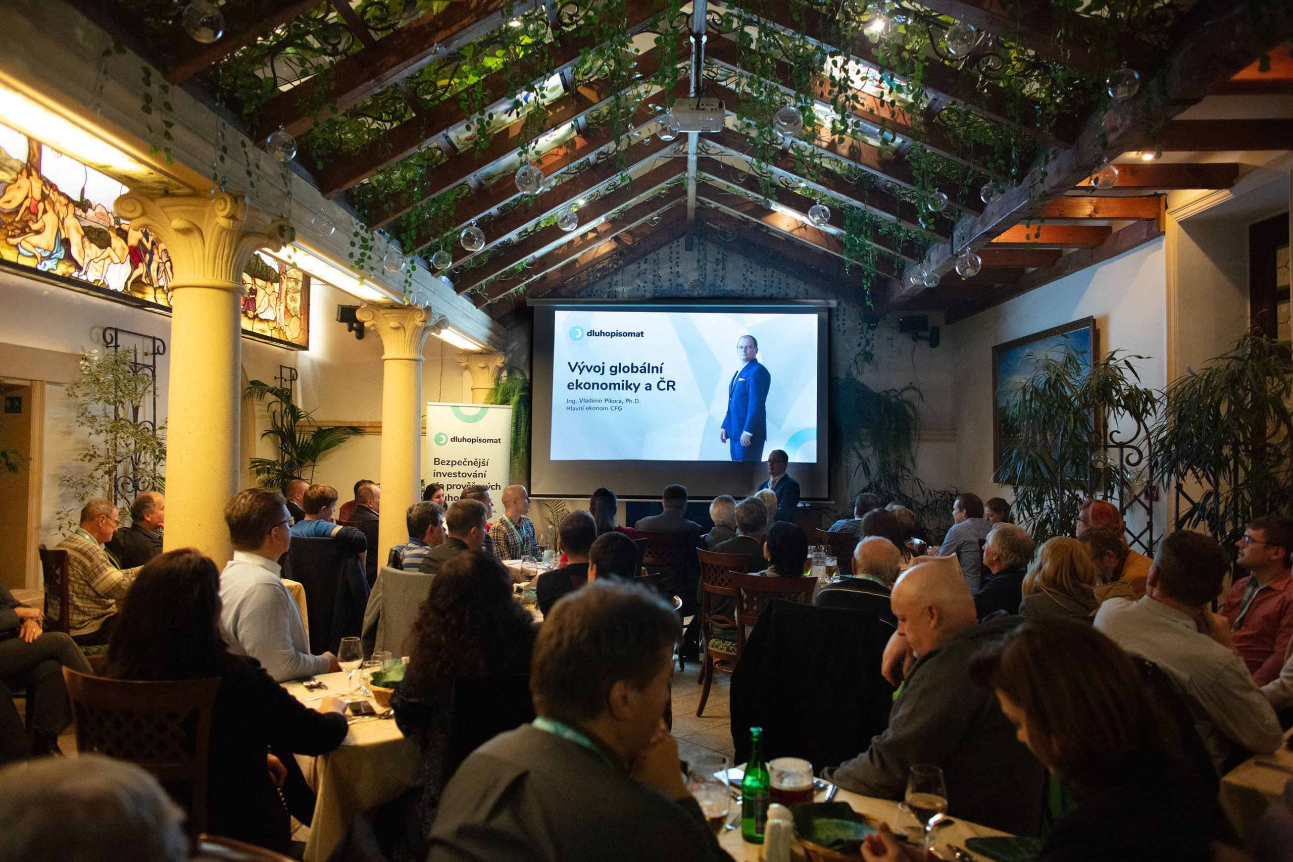 Listopadové setkání s ekonomem Vladimírem Pikorou