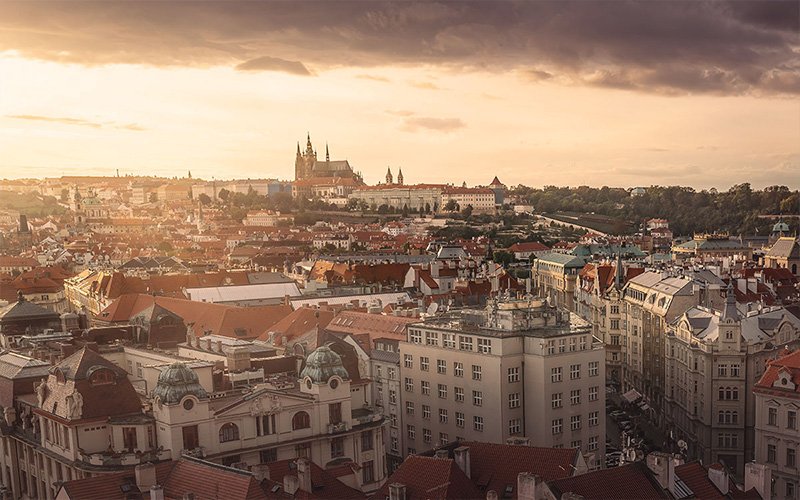 Podle tento týden zveřejněného předběžného odhadu vzrostl hrubý domácí produkt (HDP) ve 2. čtvrtletí mezičtvrtletně o 0,3 % a meziročně o 0,4 %.