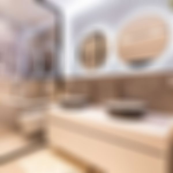 Das Bild zeigt ein Bild von einem Badezimmer mit einem abgetrennten WC.