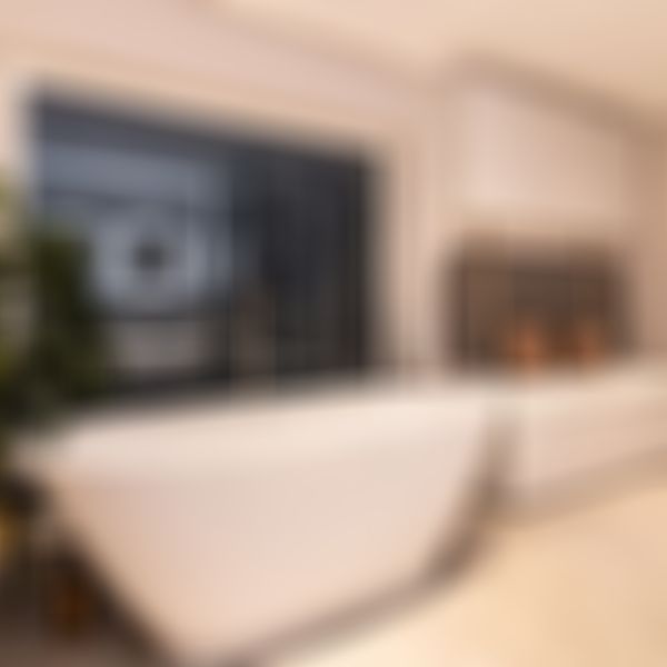 Das Bild zeigt ein Badezimmer mit toller freistehenden Badewanne.