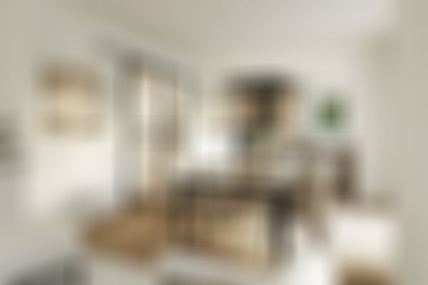 Innenraum des Hauses Concept 2.1 mit offenem Wohn-, Ess- und Kochbereich, moderner Einrichtung und viel Tageslicht.