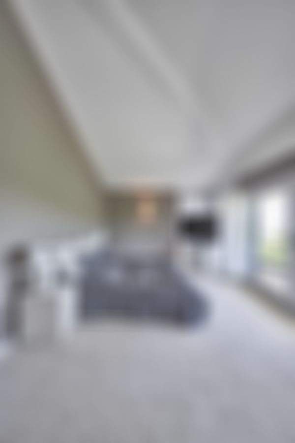 Das Bild zeigt das Schlafzimmer mit Studioausbau. Der Teppichboden sorgt für die Gemütlichkeit.