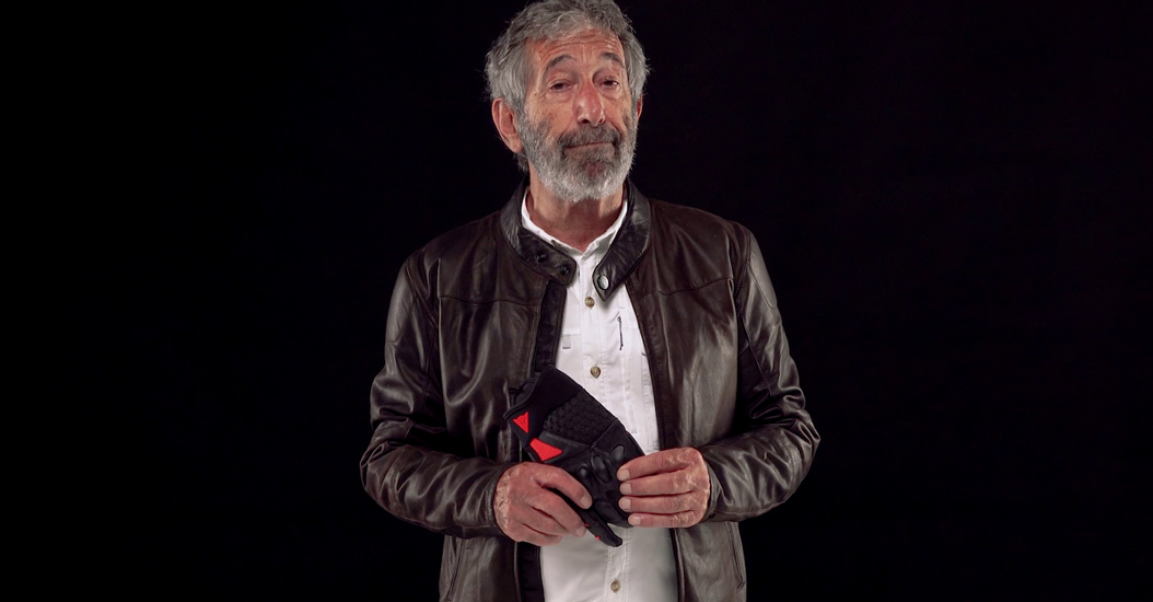 Dainese Facts: Ergotek knuckle technology with Nico Cereghini