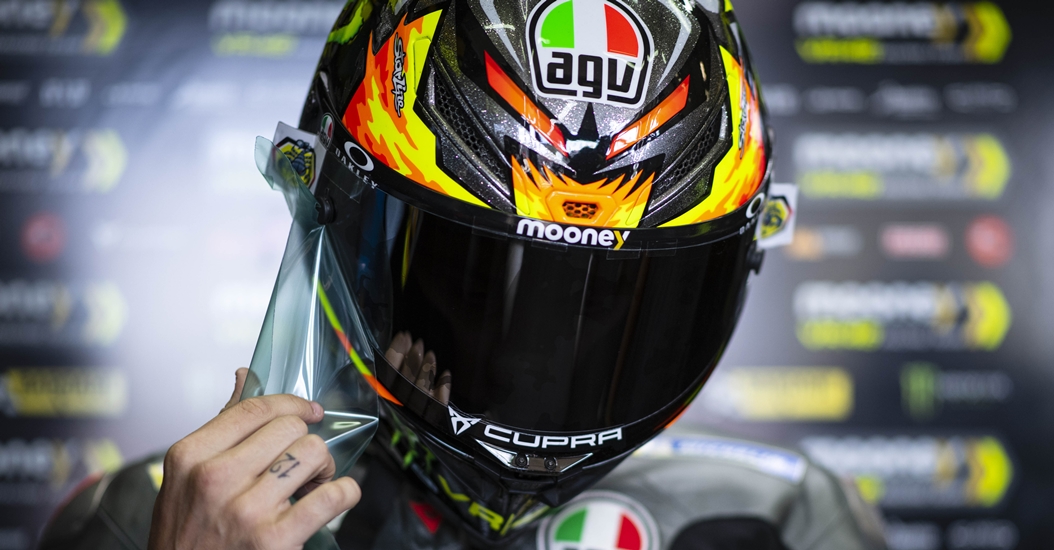 Cleaning and sanitizing motorcycle helmets &ndash; where to start and how to do it well