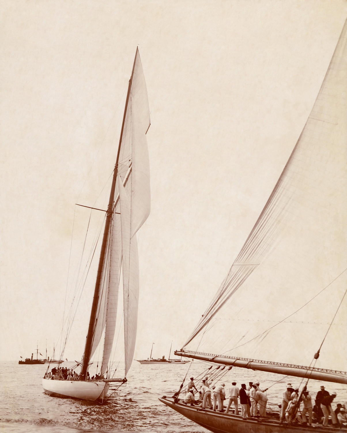 Columbia and Shamrock ll face to face in 1901