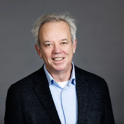 Michiel Jaski president commissaris van de Raad van Commissarissen van Unica lachende portretfoto