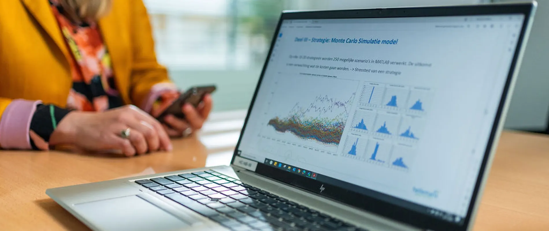 Overzicht van energieverbruik en marktanalyses op dashboard, toegepast in energie-adviestraject.