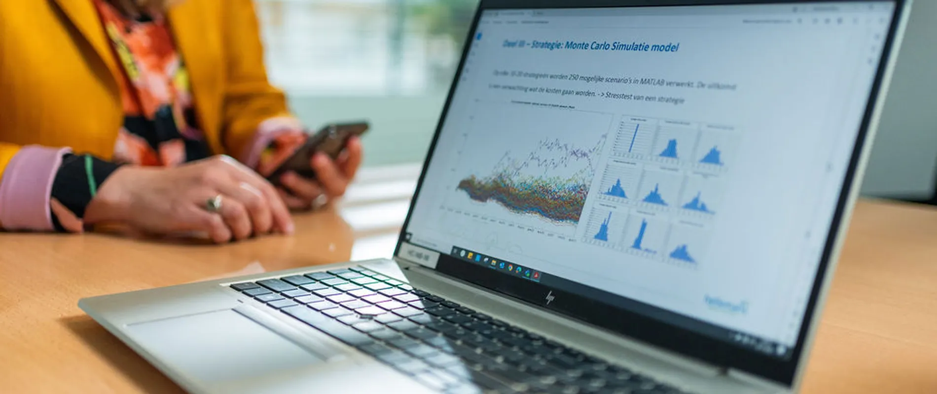 Overzicht van energieverbruik en marktanalyses op dashboard, toegepast in energie-adviestraject.