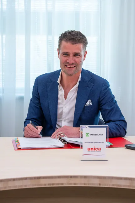 Colin van der Laan ondertekening