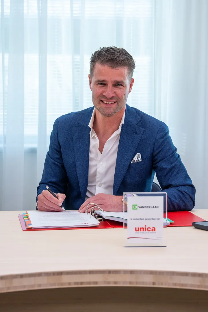 Colin van der Laan ondertekening