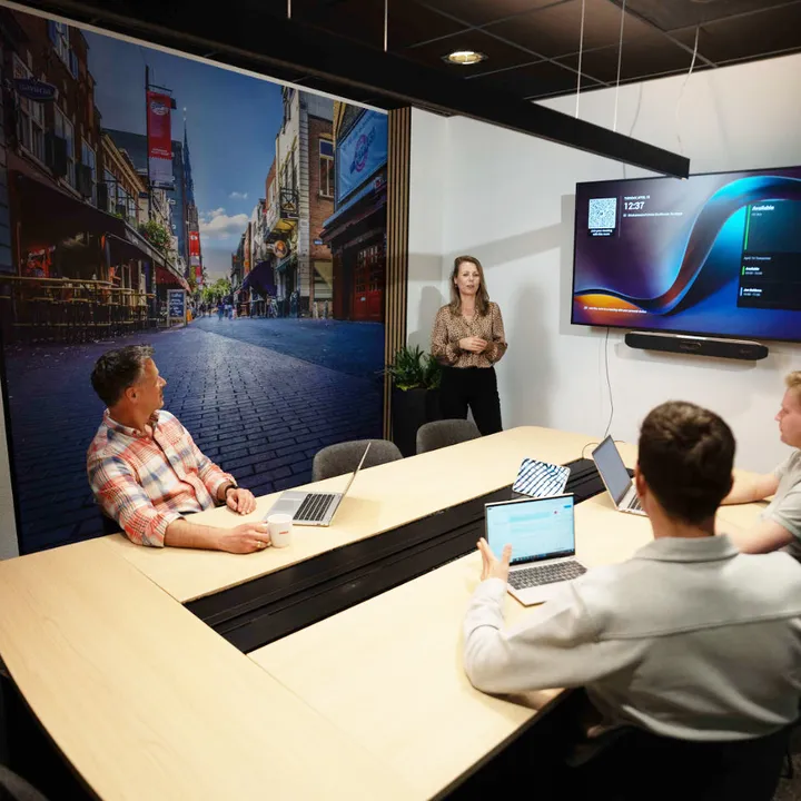 Interactief vergaderen met Microsoft Teams Rooms