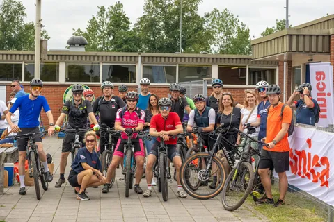 Mountainbikers tijdens de unica sportdag 2025
