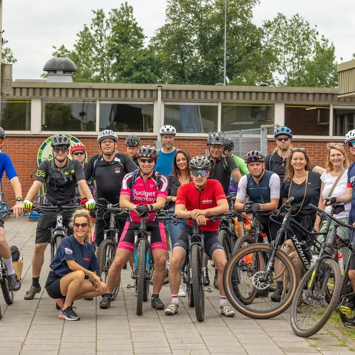 Mountainbikers tijdens de unica sportdag 2025