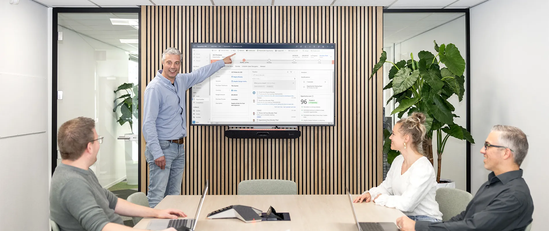 Lever toegevoegde waarde aan verkoop met Dynamics 365 Sales