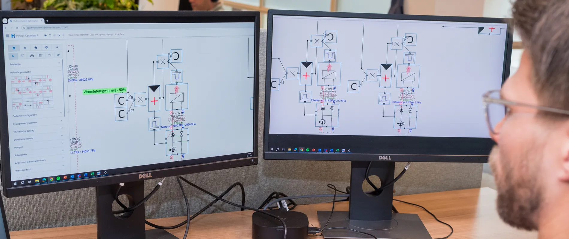 Persoon zit achter laptop ontwerp te bekijken
