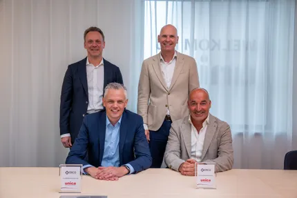 Staand Ron van Laar en Jilko Andringa, zittend Antoine Brunink en Jonty Copal