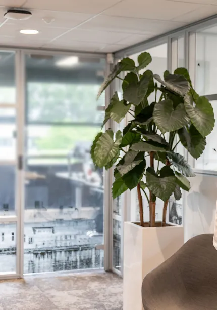Even bellen met… Dennis!