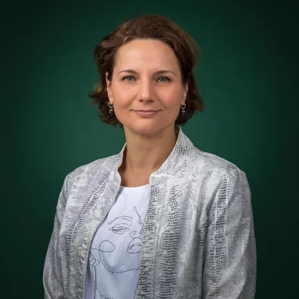 Caroline Fluit commissaris van de Raad van Commissarissen van Unica lachende portretfoto