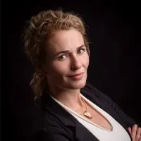 Sarah van den Bos, Directeur serviceflat Schouwenhove 
