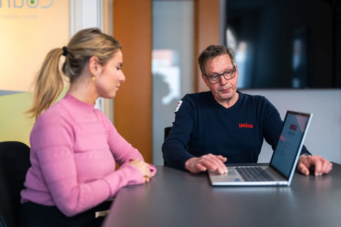 Gesprek met klant over energieverbruik, inspectieverplichtingen en prestatiemonitoring (GBS).