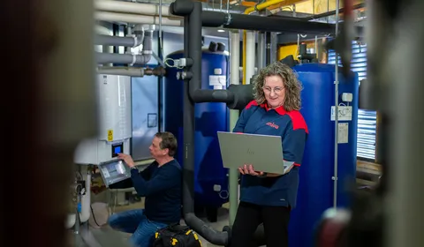 “Unica-specialisten voeren controle en rapportage uit tijdens een EML-inspectie op locatie.”