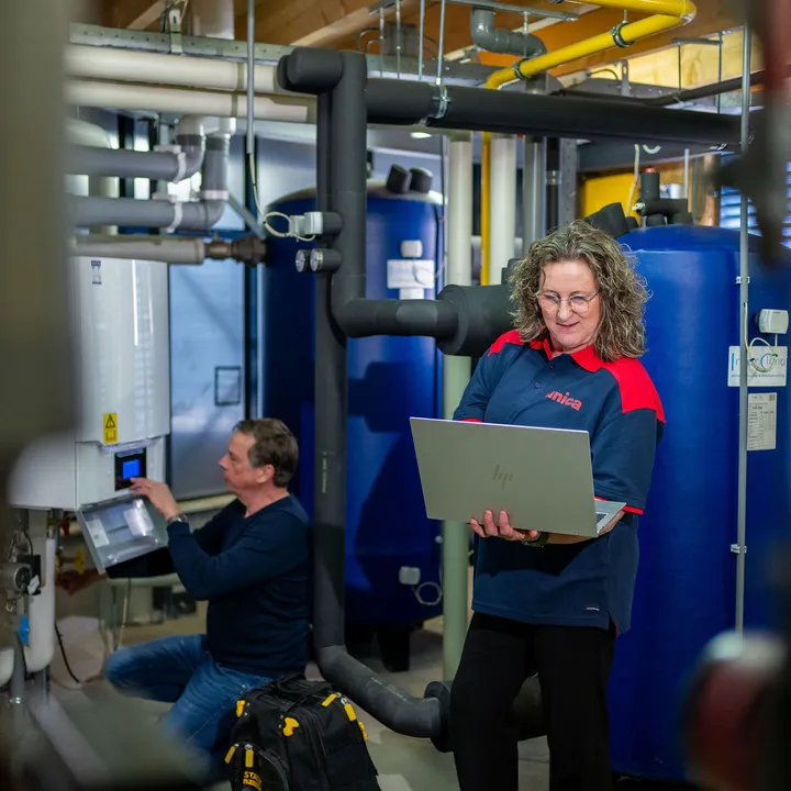 “Unica-specialisten voeren controle en rapportage uit tijdens een EML-inspectie op locatie.”