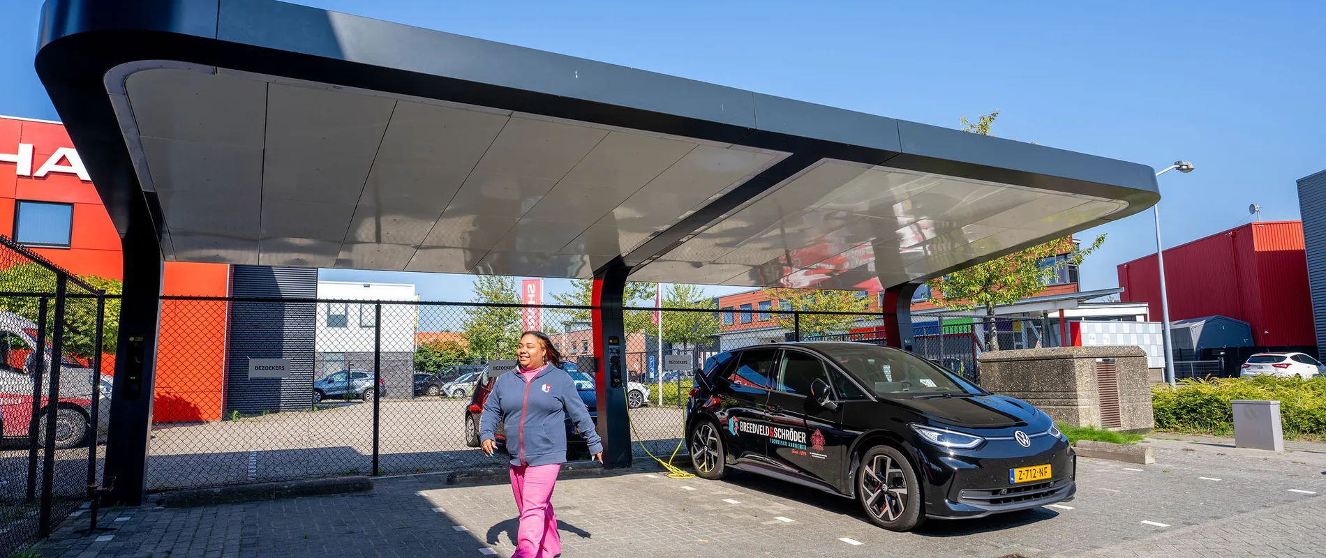 Solar carport emobility - parkeren en laden met dc snellader