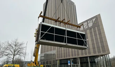 hijswerkzaamheden bij AMS17 -  nieuwe koelmachines