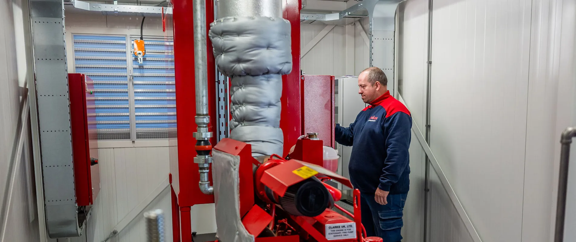 Pompset en branddetectie door collega