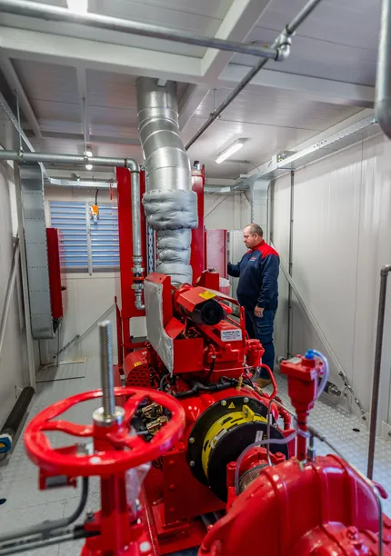 Pompset en branddetectie door collega